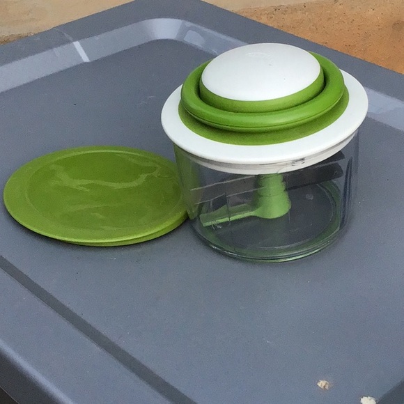 CHEF’N VEGGICHOP HAND-POWERED FOOD CHOPPER - Picture 5 of 11